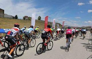 Bisiklette temmuz ayı boyunca 16 yarış ve 4 kamp...