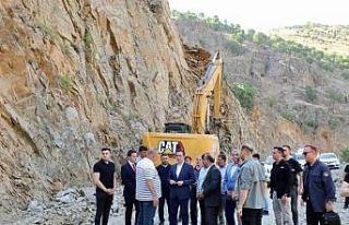 Bitlis Valisi Karakaya Hizan’da kamu yatırımlarını...