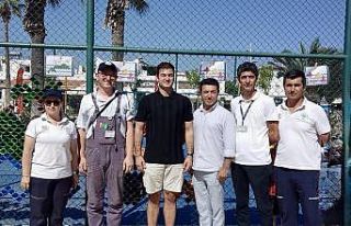 Bodrum’da çocuklar 4 bin bardakla yaza sanatla...