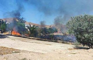 Bodrum’da otluk alanda çıkan yangın site sakinlerini...