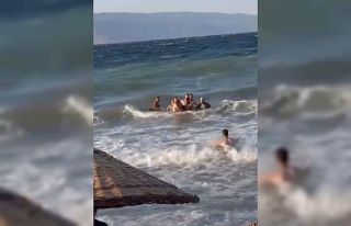 Boğulmak üzere olan genci vatandaşlar kurtardı