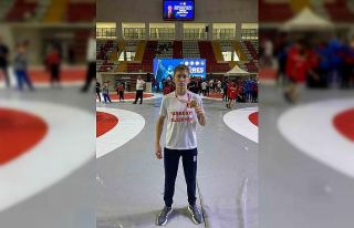 Bolulu güreşçi Ahmet Zeyd Özer Türkiye şampiyonu...