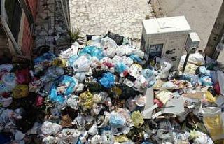 Buca sokaklarında çöpler hastalık yayacak boyuta...