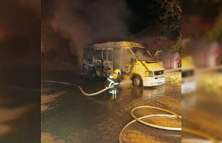 Bucak’ta minibüs alevlere teslim oldu