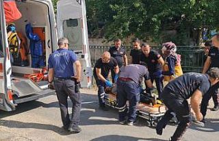 Burdur’da ahşap balkon çöktü: Anne ve kızı...