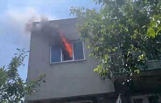 Burdur’da iki katlı evde yangın