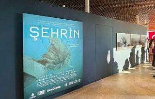 Bursa Uluslararası Fotoğraf Festivali’ndeki eserler,...