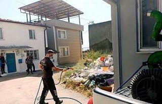 Bursa’da çöp ev mahalleyi canından bezdirdi