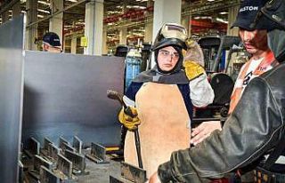 Bursa’da eğitim alan kadınlar kaynak ustası olarak...