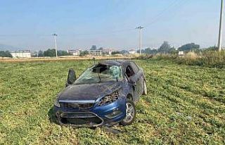 Bursa’da kontrolden çıkan otomobil tarlaya uçtu