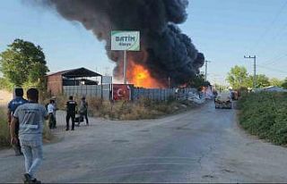 Bursa’da plastik fabrikası alevlere teslim oldu