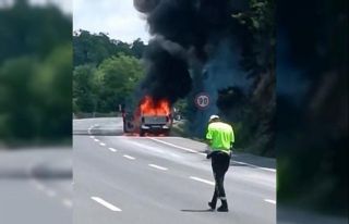 Bursa’da seyir halindeki kamyonet alev alev yandı