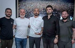 Bursaspor Ahmet İlhan Özek ile yollarını ayırdı