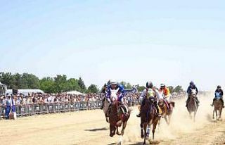 Büyükmandıra’da at yarışları düzenlendi