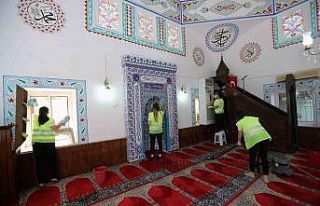 Büyükşehir Belediyesinden Camilerde Bayram temizliği