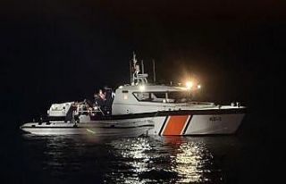 Çanakkale’de 18 kaçak göçmen ile 1 insan kaçakçısı...