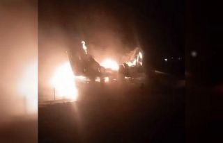 Çanakkale’de yıldırım düşen bungalov küle...