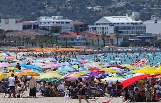 Çeşme’de plajlar doldu taştı nüfus 1 milyonu...