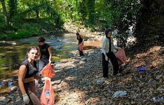 Çevre bilinci için doğa yürüyüşü düzenlediler