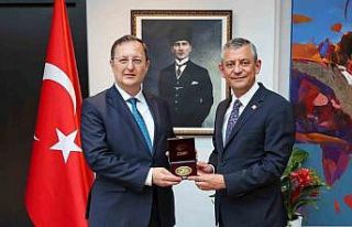 CHP Genel Başkanı Özel, Berlin Büyükelçisi Turan’ı...