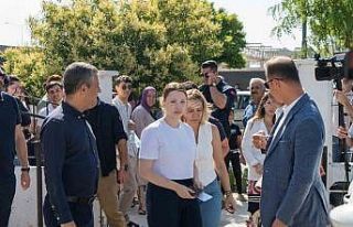 CHP lideri Özel, Başkan Zeyrek’in kızını YKS’nin...