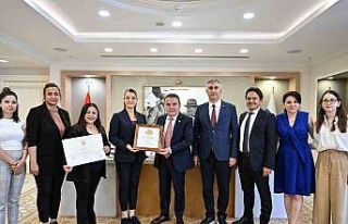 Cittaslow Fikir Maratonu ödülü Başkan Böcek’e...