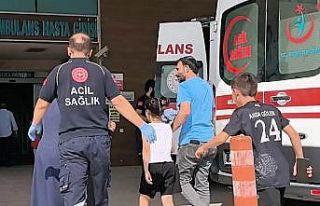 Çocuğun diline bıçak saplandı