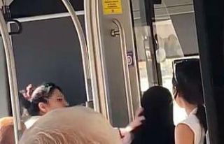 Çocuğuyla otobüse binen tesettürlü kadına hakaret...
