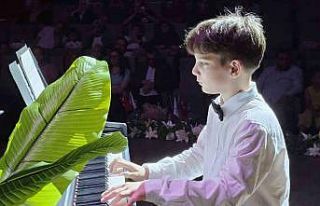 Çocuklar kulakların pasını sildi