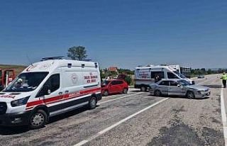 Çorum’da iki otomobil çarpıştı: 4 yaralı