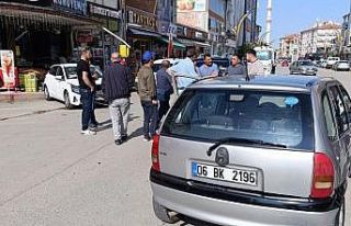 Çorum’da iki otomobil kafa kafaya çarpıştı:...