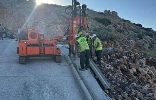 Cudi Dağı Sefine yoluna oto korkuluk
