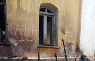 Cumhuriyetin ilk eğitim yuvalarından birisinin kül...