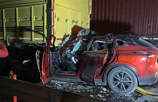 D-650’de cip, kamyona ok gibi saplandı: 1 ölü