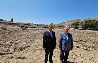 Darende’de yeni çarşı projesinde temel kazı...