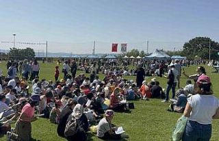 Darıca’da yüzlerce kişi aynı anda kitap okudu