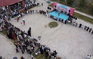 Demirözü’nde ‘Kuşburnu Çiçeği Festivali’...