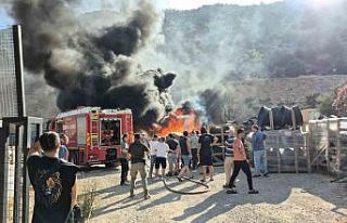 Depolama alanındaki borular alevlere teslim oldu