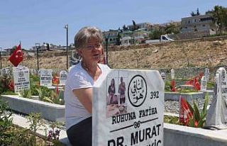 Deprem mezarlığında hüzünlü arefe