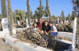 Depremde eşini ve 3 evladını kaybeden baba, enkazdan...