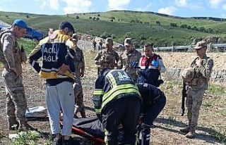 Dereye uçan araçta bir aile yok oldu