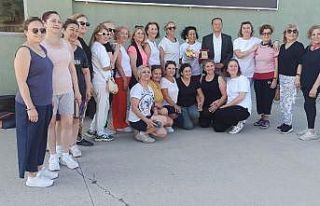 Devrek’te öğretmene teşekkür plaketi