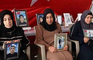 Diyarbakır anneleri kavurucu sıcaklara rağmen evlat...