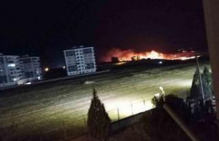 Diyarbakır’da anız yangını TOMA ve itfaiye ekiplerinin...