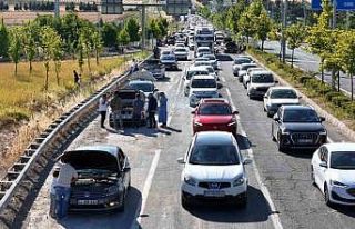 Diyarbakır’da onlarca araç hararet yapınca kilometrelerce...