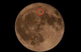 Doğa fotoğrafçısı dolunayı çekmek isterken...