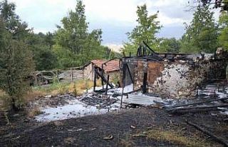 Domaniç’te baraka yangını korkuttu