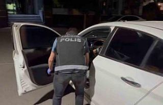 Dur ihtarına uymayan sürücü araçtan uyuşturucu...