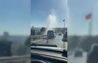 E-5 karayolunda su borusu patladı, trafikte aksamalar...