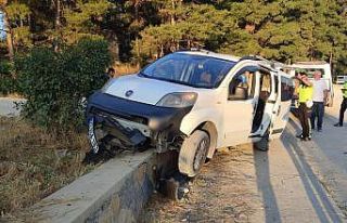 Edirne’de drift yaparken duvara çarpan sürücüye...
